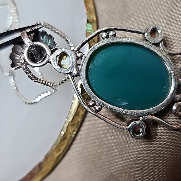 Faceted Green Chalcedony Pendant w/Chain - Picture 4 of 4